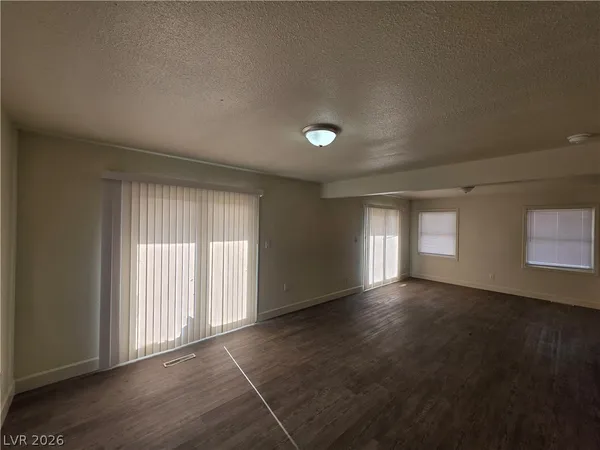 $2,900 | 1590 Mustang Drive, Henderson, NV 89002
