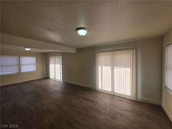 $2,900 | 1590 Mustang Drive, Henderson, NV 89002