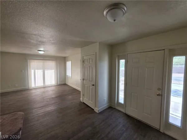 $2,900 | 1590 Mustang Drive, Henderson, NV 89002