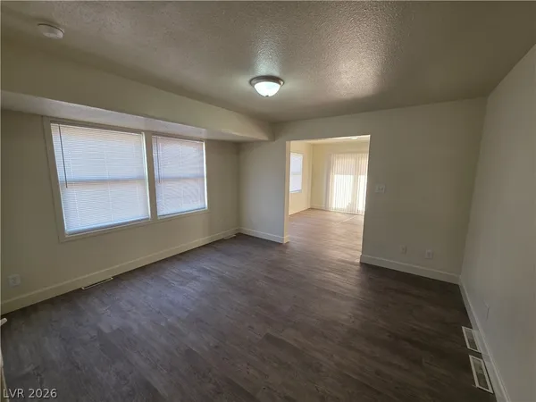 $2,900 | 1590 Mustang Drive, Henderson, NV 89002