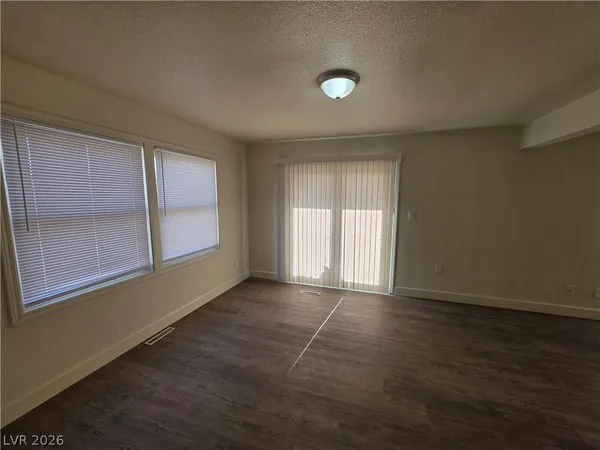 $2,900 | 1590 Mustang Drive, Henderson, NV 89002