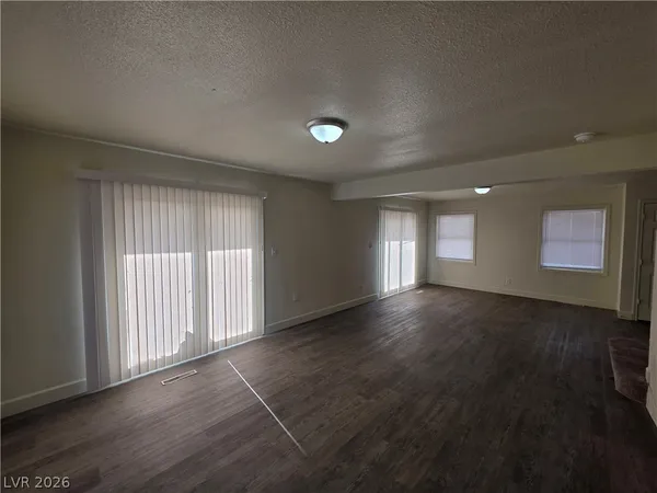 $2,900 | 1590 Mustang Drive, Henderson, NV 89002