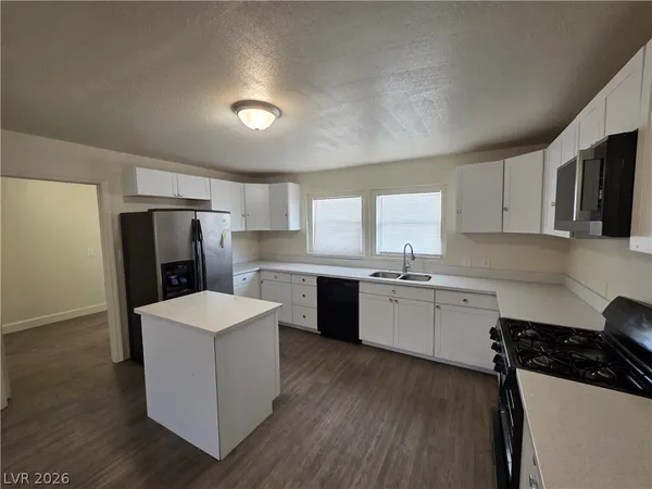 $2,900 | 1590 Mustang Drive, Henderson, NV 89002