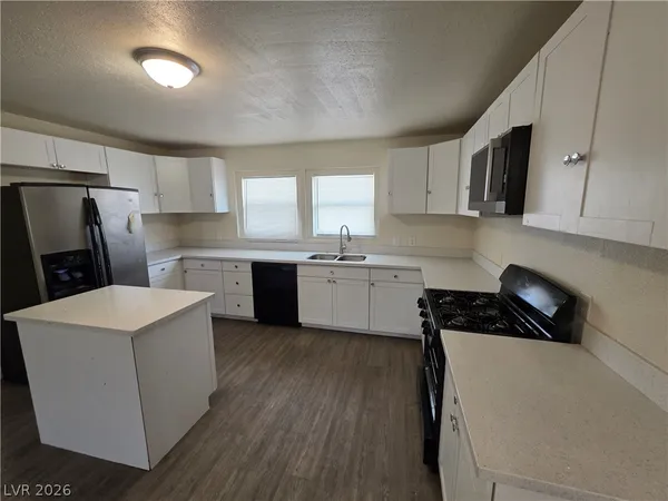 $2,900 | 1590 Mustang Drive, Henderson, NV 89002
