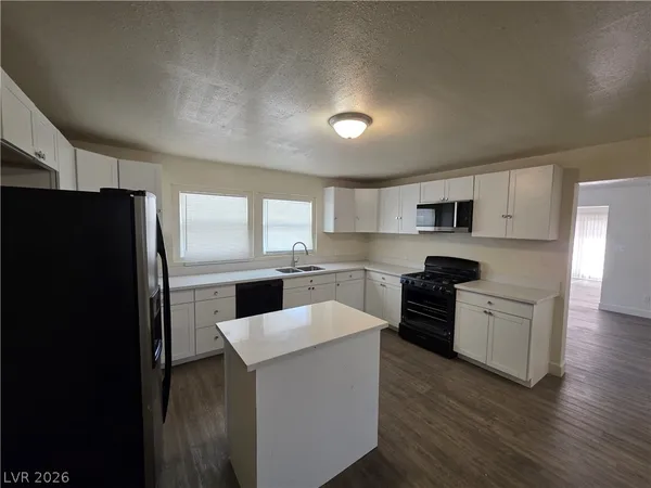 $2,900 | 1590 Mustang Drive, Henderson, NV 89002