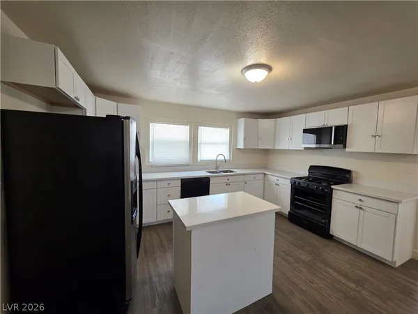 $2,900 | 1590 Mustang Drive, Henderson, NV 89002