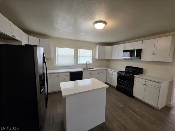 $2,900 | 1590 Mustang Drive, Henderson, NV 89002