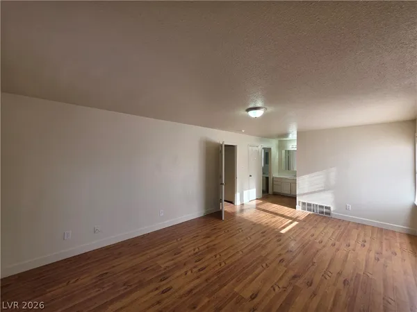 $2,900 | 1590 Mustang Drive, Henderson, NV 89002