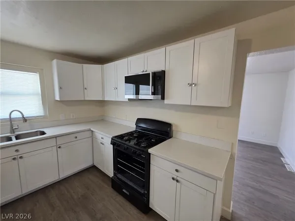 $2,900 | 1590 Mustang Drive, Henderson, NV 89002