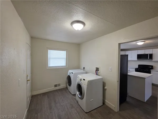 $2,900 | 1590 Mustang Drive, Henderson, NV 89002