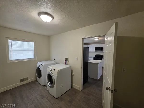 $2,900 | 1590 Mustang Drive, Henderson, NV 89002