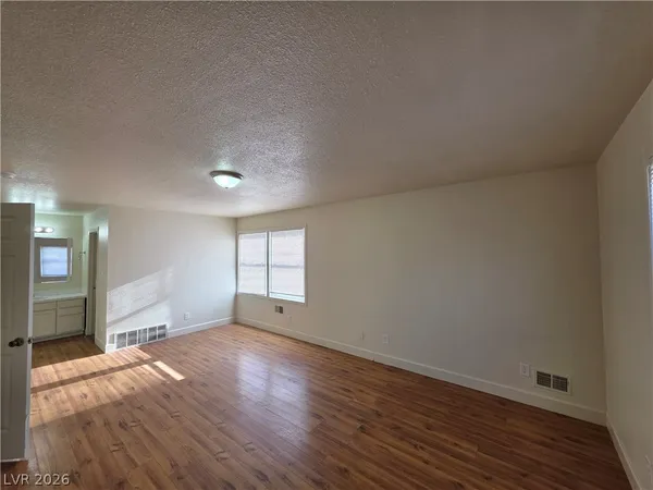$2,900 | 1590 Mustang Drive, Henderson, NV 89002