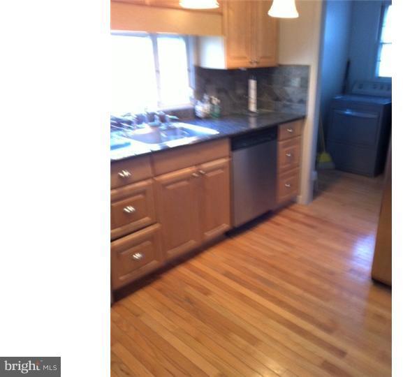 801 Rennard Street Philadelphia, PA 19116 - Photo 8 of 15 Kitchen