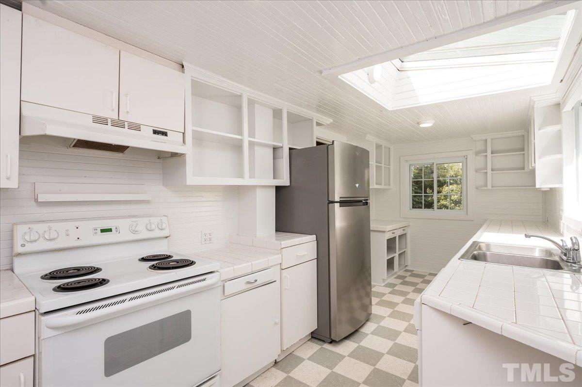 511 Frank Street Raleigh, NC 27604 - Photo 12 of 26 a kitchen with appliances cabinets and a sink