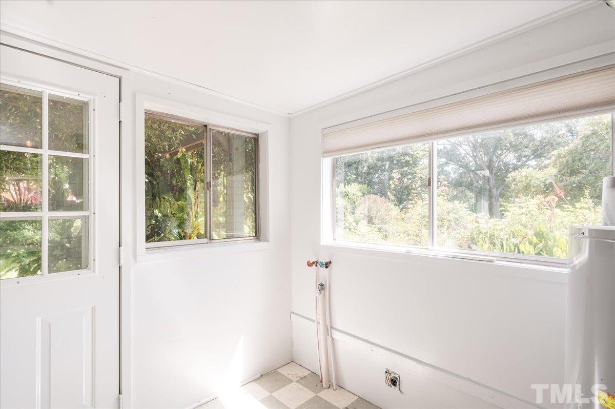 511 Frank Street Raleigh, NC 27604 - Photo 15 of 26 a view of a window in a room