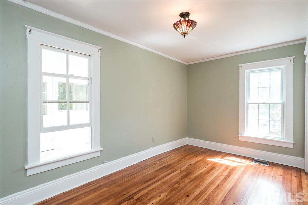 511 Frank Street Raleigh, NC 27604 - Photo 20 of 26 an empty room with a window