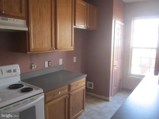 4113 Cutty Sark Road Baltimore, MD 21220 - Photo 7 of 30 Kitchen