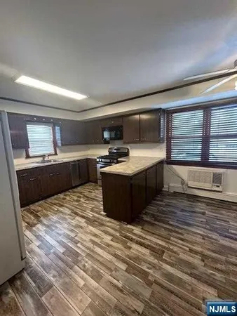 $2,600 | 156 Chestnut Street, Unit B 2, Rutherford, NJ 07070