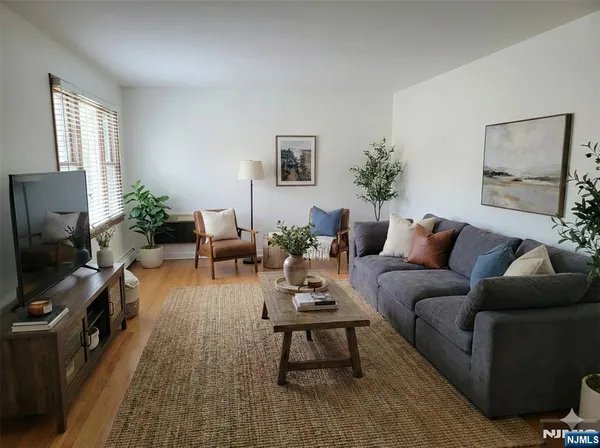 $2,600 | 156 Chestnut Street, Unit B 2, Rutherford, NJ 07070