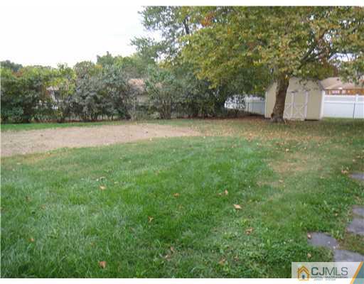 6 Constable Road Kendall Park, NJ 08824 - Photo 22 of 25 Gallery Image 22