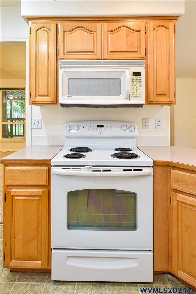 2524 Del Rio Court Southeast Albany, OR 97322 - Photo 8 of 26 Gallery Image 8