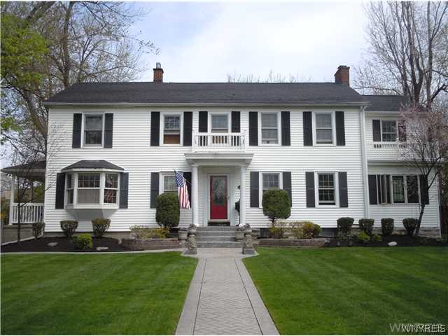 10 Keswick Road Amherst, NY 14226 - Photo 1 of 1 Exterior Front Warm and inviting yet spacious and
