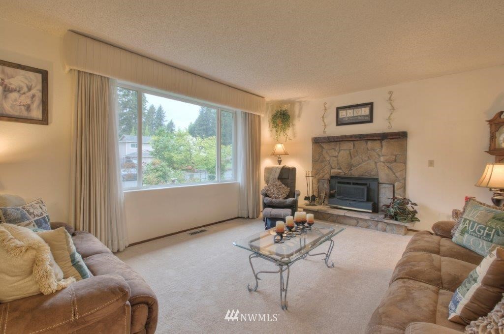 13830 147th Place Southeast Renton, WA 98059 - Photo 4 of 24 Gallery Image 4