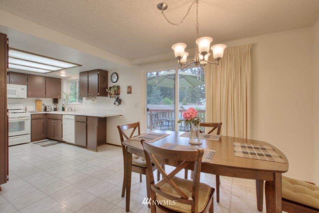 13830 147th Place Southeast Renton, WA 98059 - Photo 8 of 24 Gallery Image 8