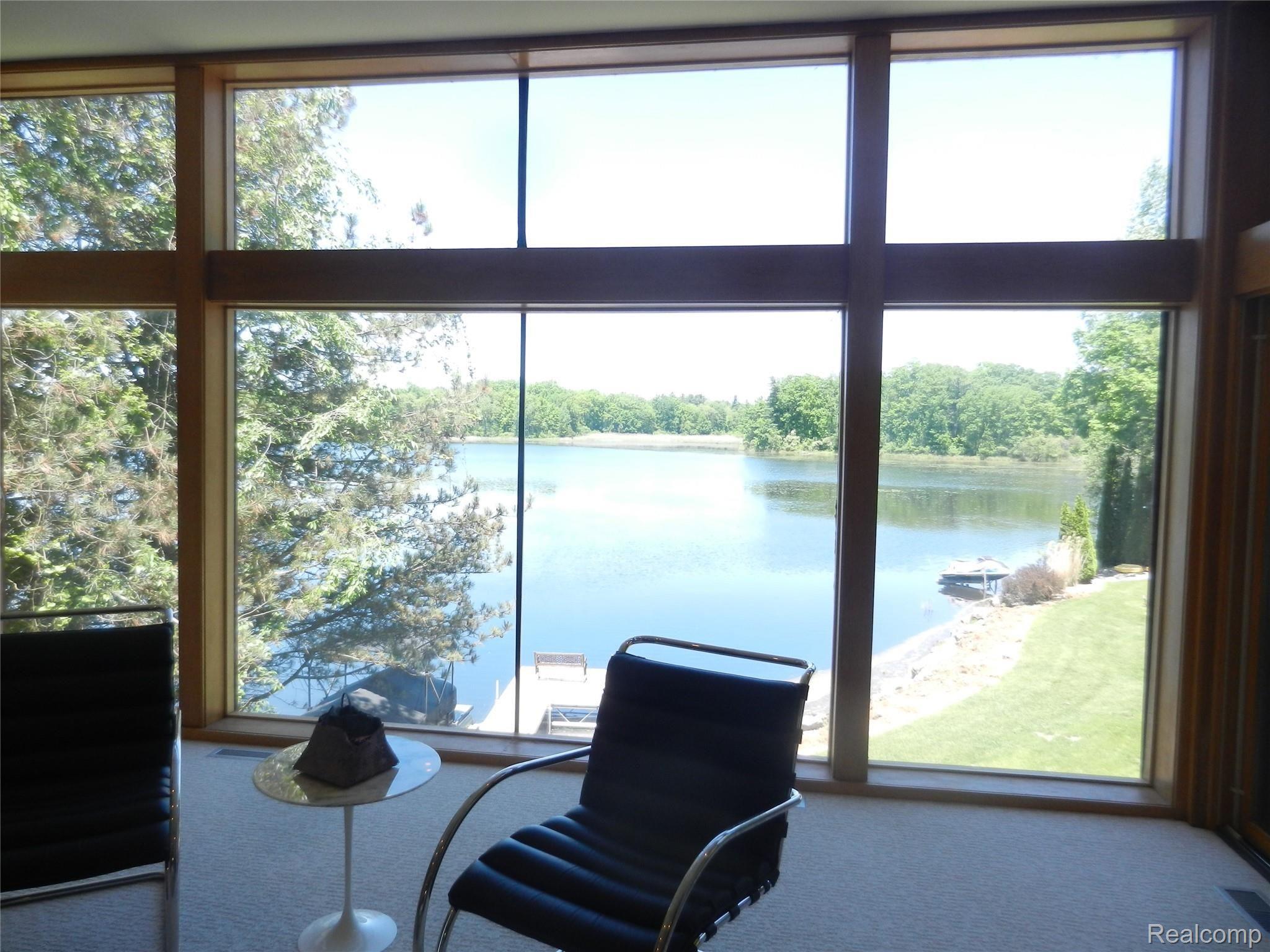 5375 Wayne Road White Lake, MI 48383 - Photo 35 of 59 Upper level views
