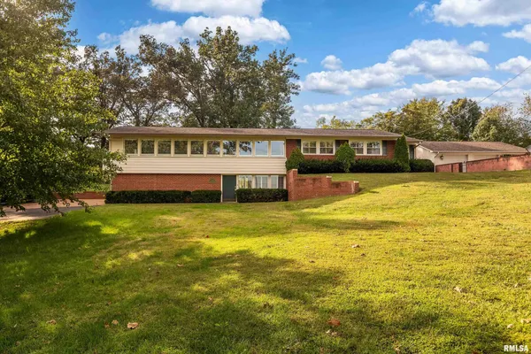 $235,000 | 313 Country Club Lane, Harrisburg, IL 62946