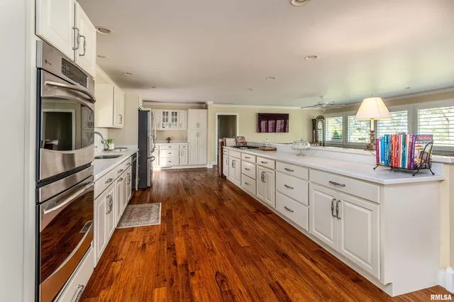 $265,000 | 313 Country Club Lane, Harrisburg, IL 62946