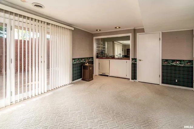 $265,000 | 313 Country Club Lane, Harrisburg, IL 62946