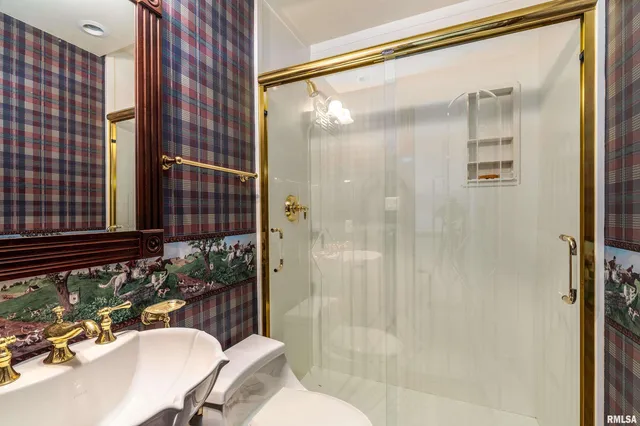 $265,000 | 313 Country Club Lane, Harrisburg, IL 62946