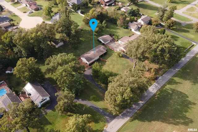 $265,000 | 313 Country Club Lane, Harrisburg, IL 62946