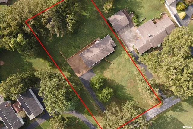 $265,000 | 313 Country Club Lane, Harrisburg, IL 62946