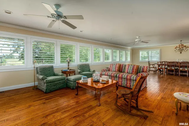 $265,000 | 313 Country Club Lane, Harrisburg, IL 62946