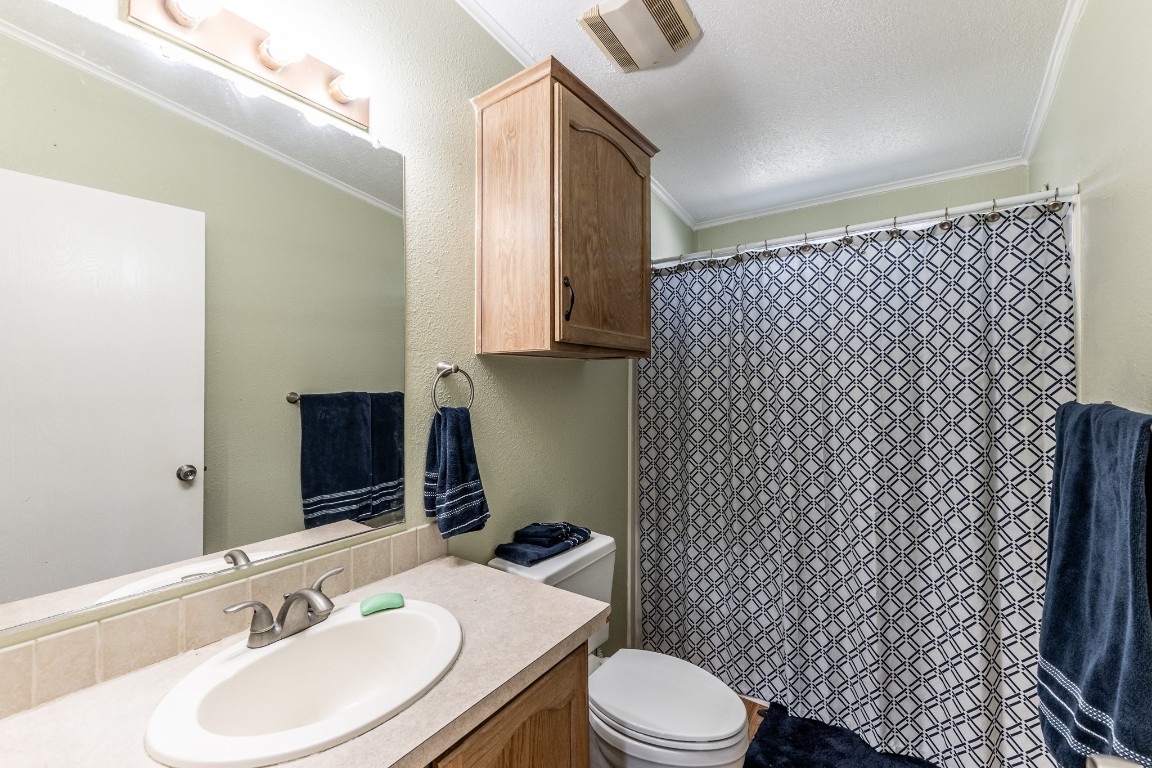 34 Harding Road Huntsville, TX 77340 - Photo 19 of 28 a bathroom with a sink toilet and mirror