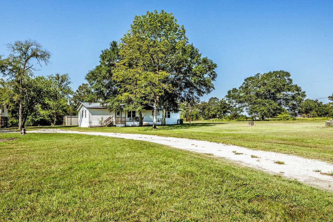 34 Harding Road Huntsville, TX 77340 - Photo 28 of 28 a front view of a house with a yard