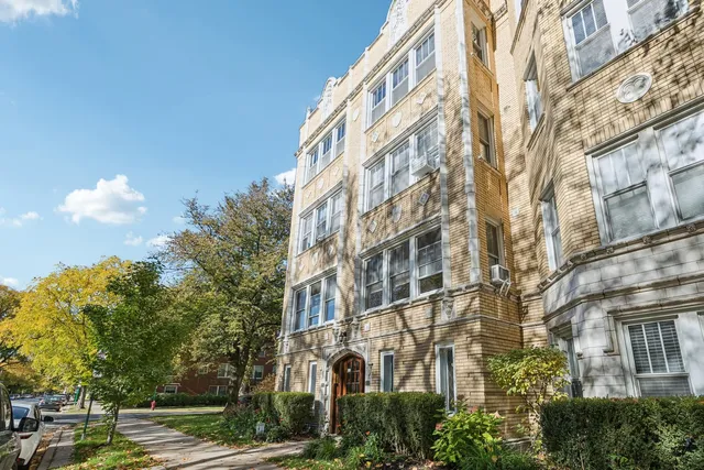$260,000 | 822 Washington Boulevard, Unit 3, Oak Park, IL 60302