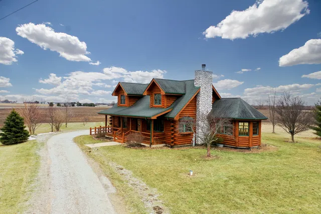 $489,900 | 8872 East 7000 N Road, Grant Park, IL 60940