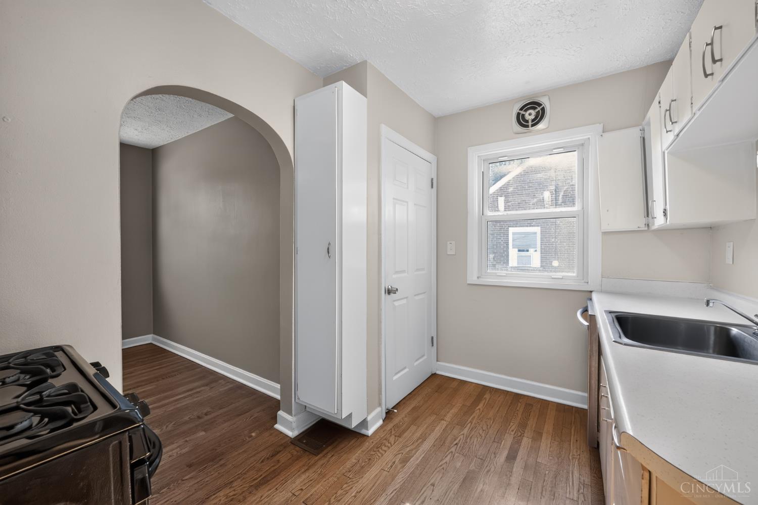 4312 Kugler Mill Road Cincinnati, OH 45236 - Photo 14 of 30