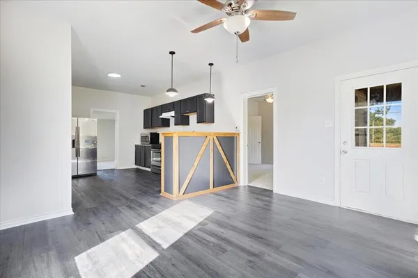 $1,300 | 407 Bonham Street, Tom Bean, TX 75491