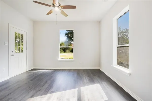 $1,300 | 407 Bonham Street, Tom Bean, TX 75491
