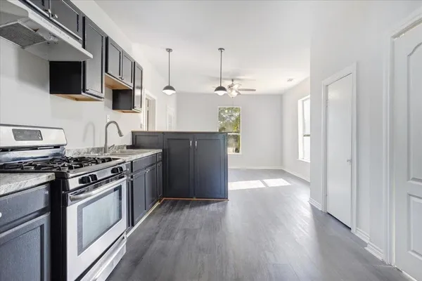 $1,300 | 407 Bonham Street, Tom Bean, TX 75491