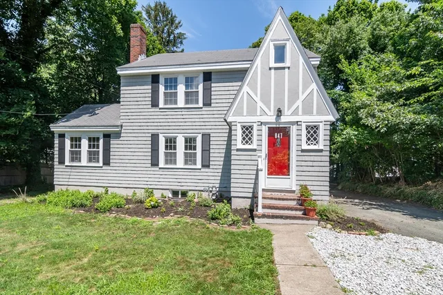 $835,000 | 847 Worcester Street, Wellesley, MA 02481