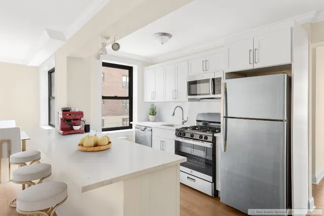 $525,000 | 4523 Broadway, Unit 3B | Hudson Heights