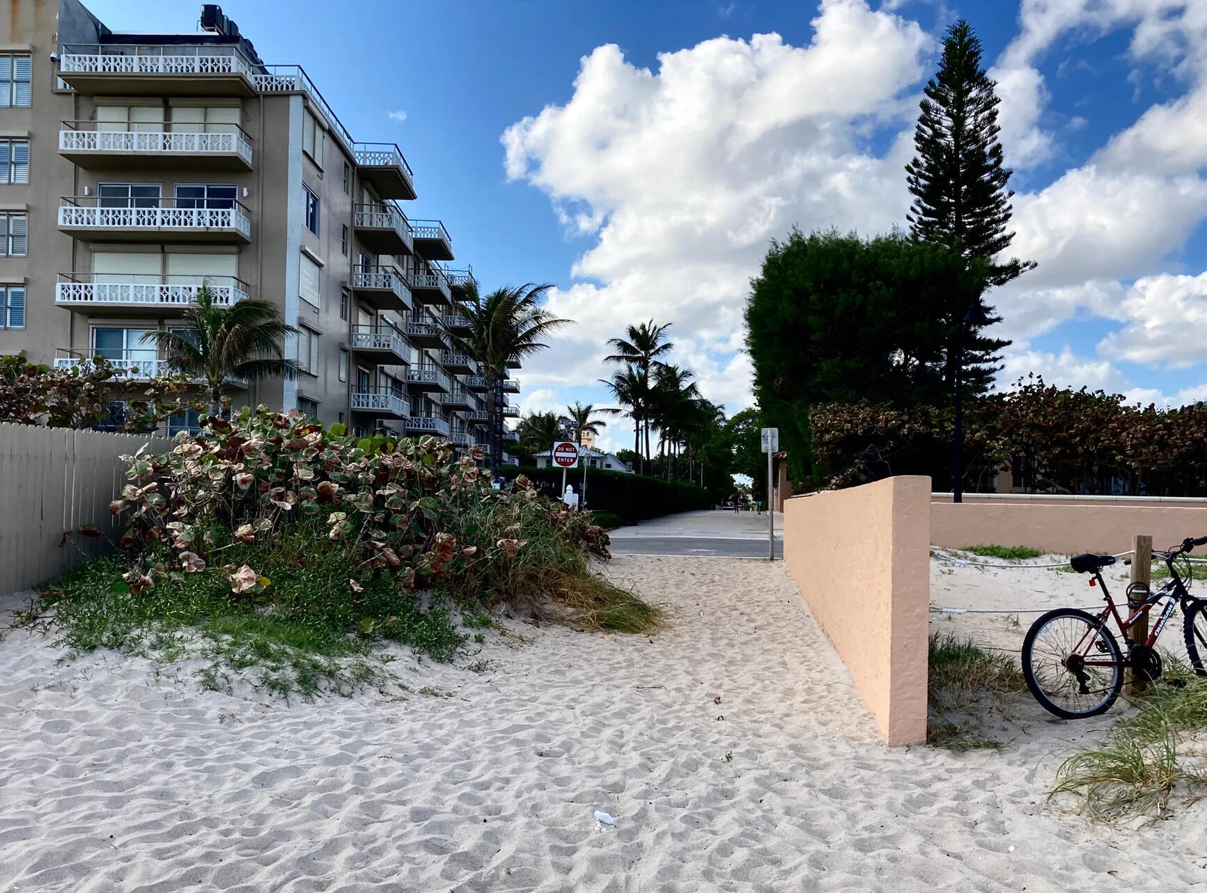 172 North County Road, Unit 5 Palm Beach, FL 33480 - Photo 16 of 26 Community Amenities