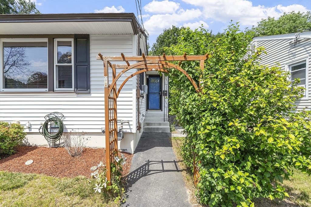 12 Beresford Street Lawrence, MA 01843 - Photo 3 of 36