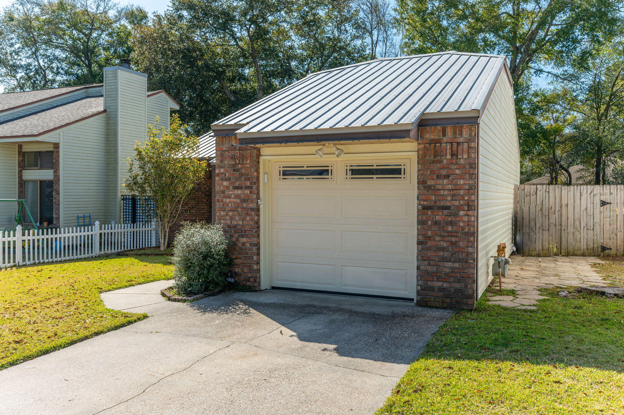 101 Cedar Ridge Way Niceville, FL 32578 - Photo 2 of 33 a front view of a house with a yard