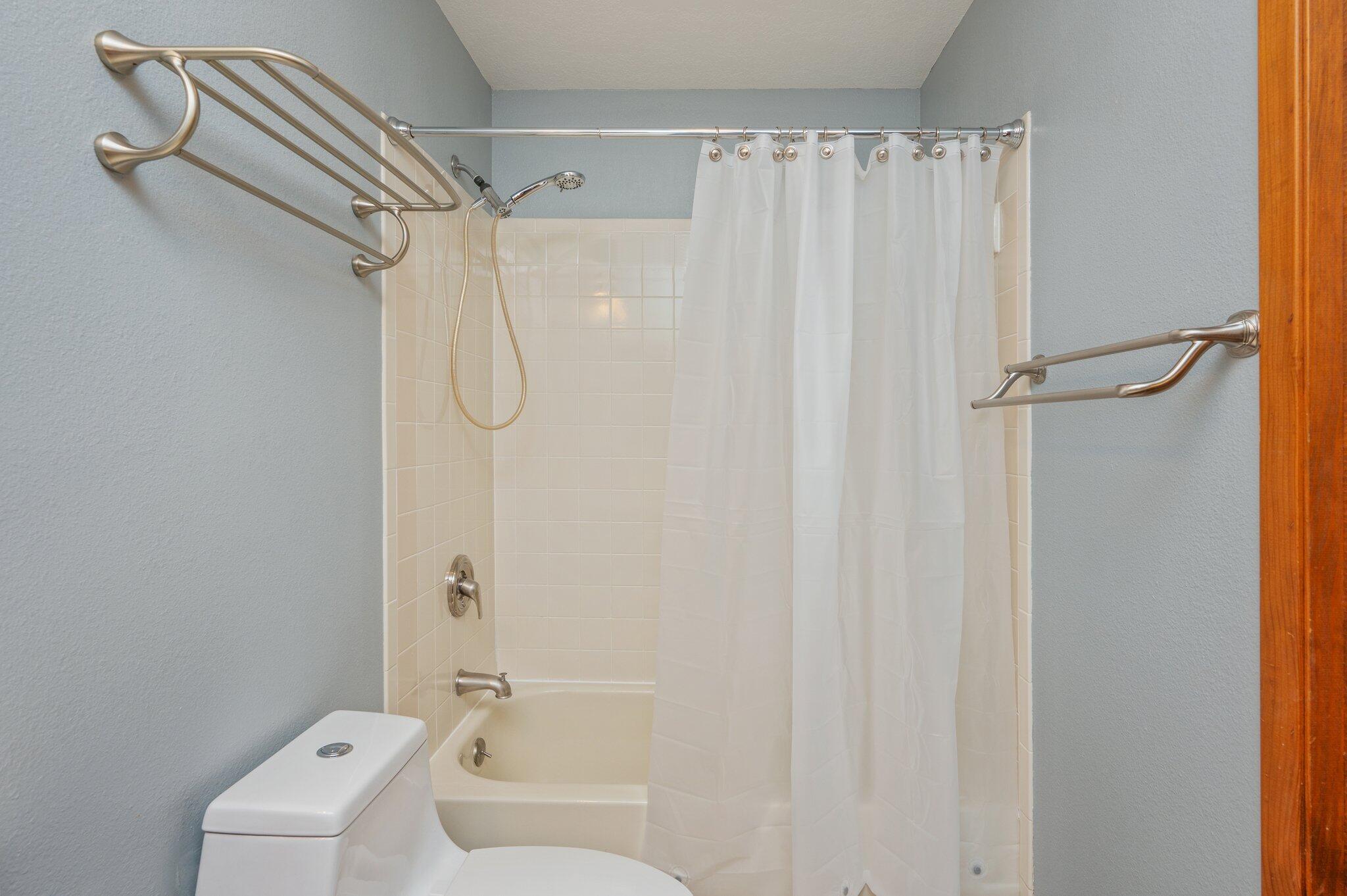 101 Cedar Ridge Way Niceville, FL 32578 - Photo 23 of 33 a bathroom with a shower curtain and a shower curtain